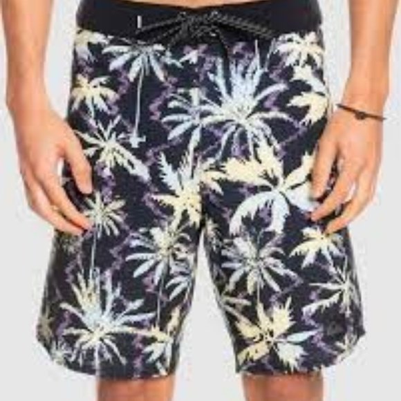 NWT!! Quiksilver Highlite Arch 19” Mens Boardshorts Size 36 - Picture 1 of 7